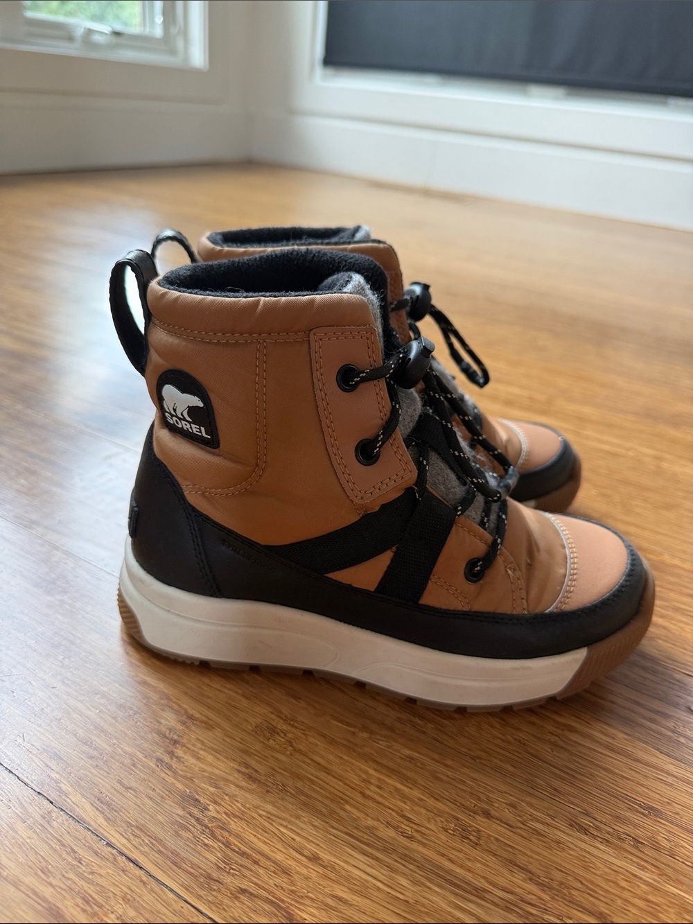 Sorel Whitney III Kids Tan and Black Lace-Up Winter Boots Sz Youth 3